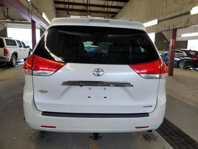 2012 TOYOTA SIENNA XLE  