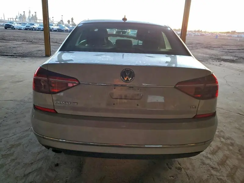 2018 VOLKSWAGEN PASSAT SE  