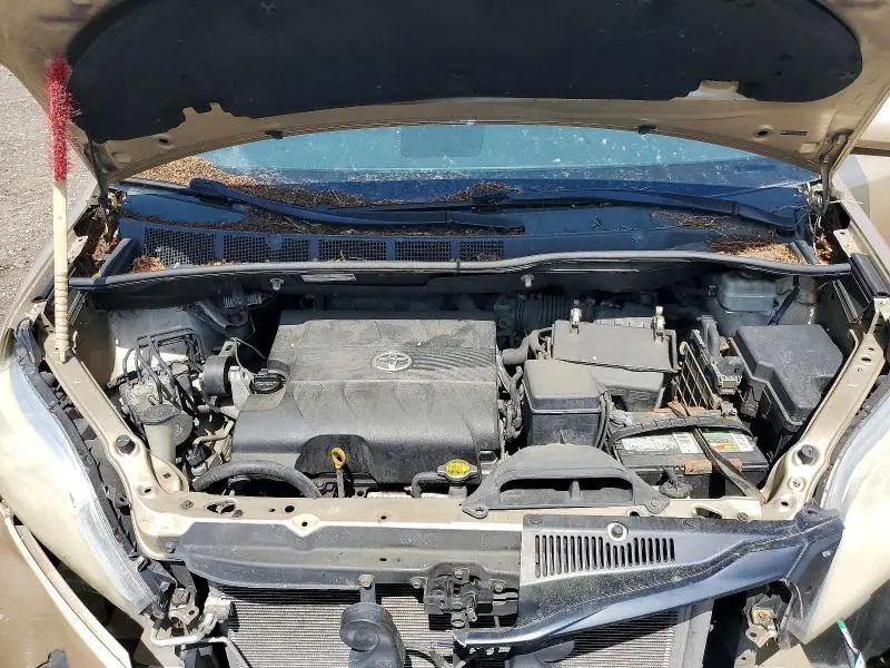 2011 TOYOTA SIENNA LE  