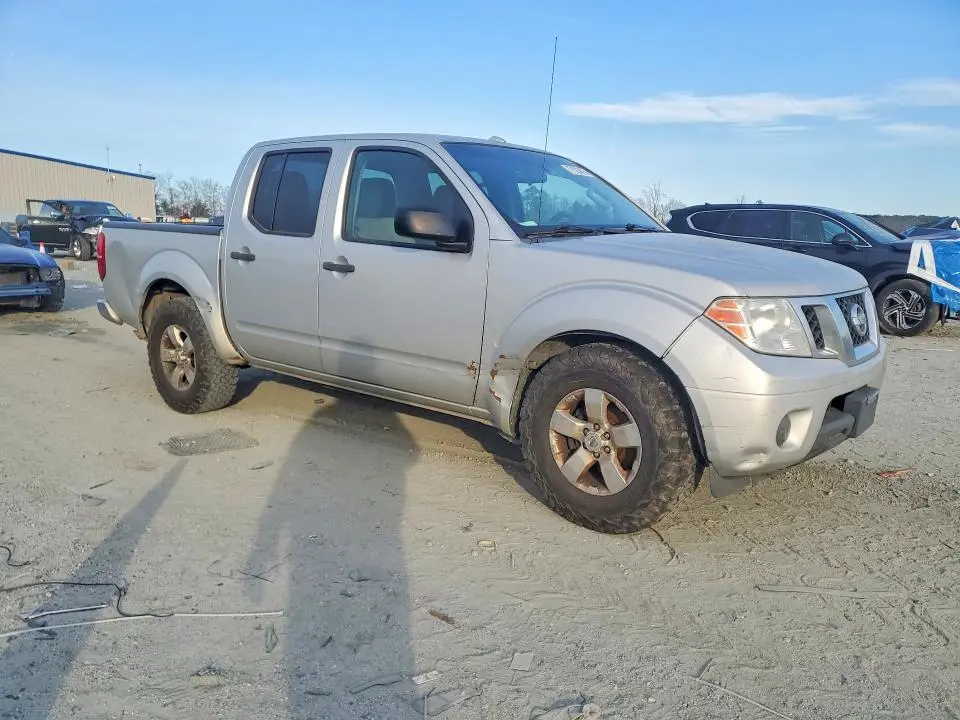 2013 NISSAN FRONTIER S  