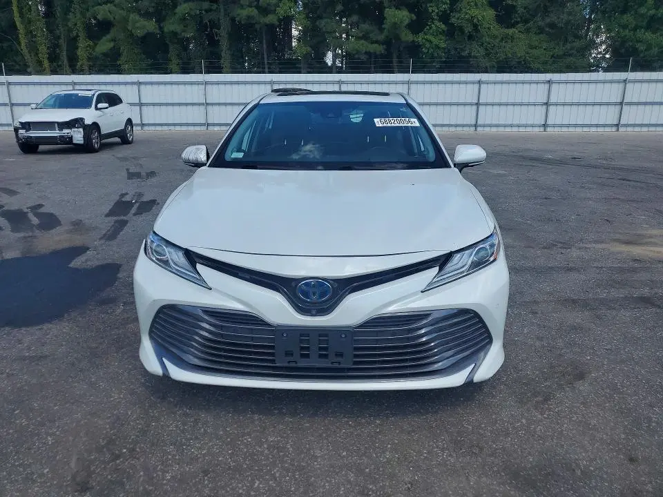 2020 TOYOTA CAMRY XLE  