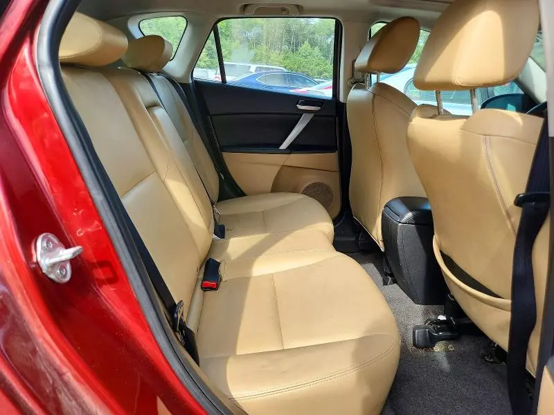 2011 MAZDA 3 S  