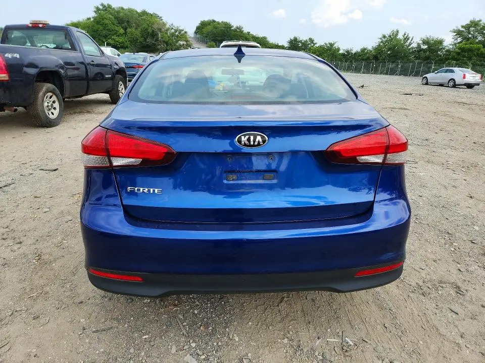 2018 KIA FORTE LX  