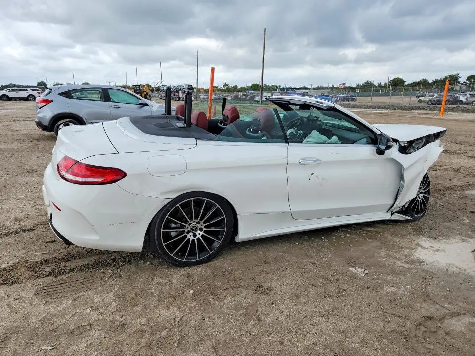 2023 MERCEDES-BENZ C 300  