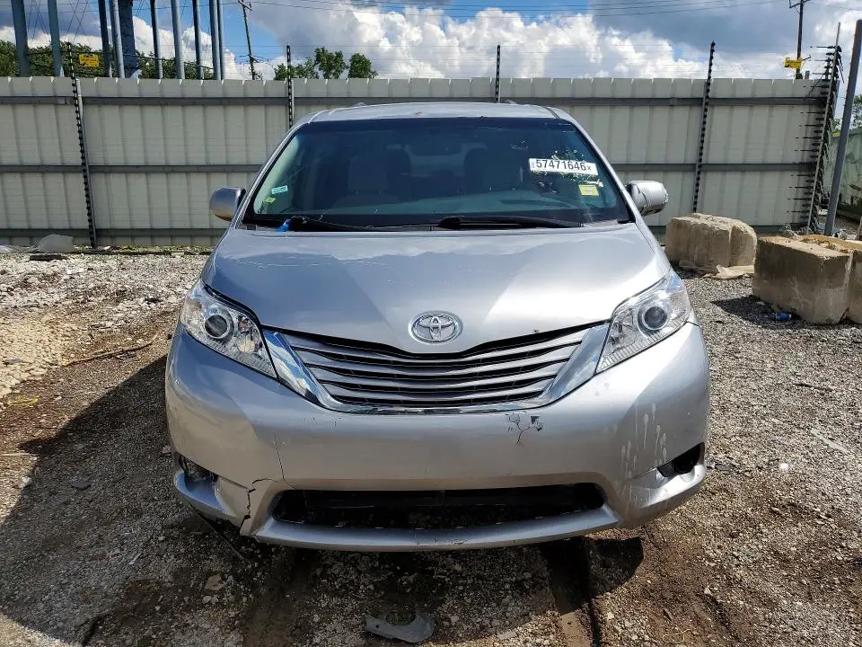 2016 TOYOTA SIENNA LE  