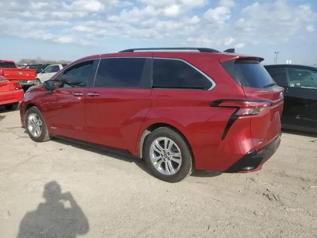 2021 TOYOTA SIENNA XSE  