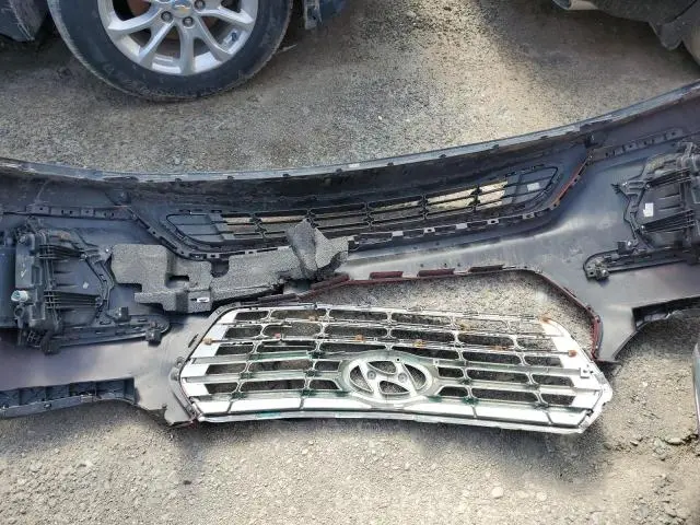 2018 HYUNDAI SANTA FE SE  