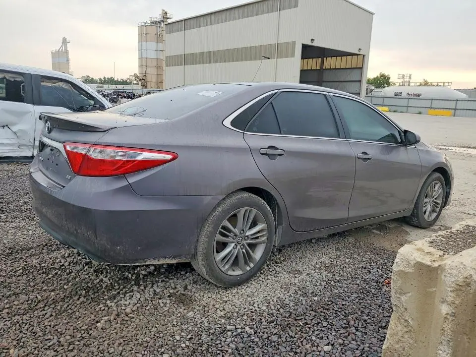 2015 TOYOTA CAMRY SE  