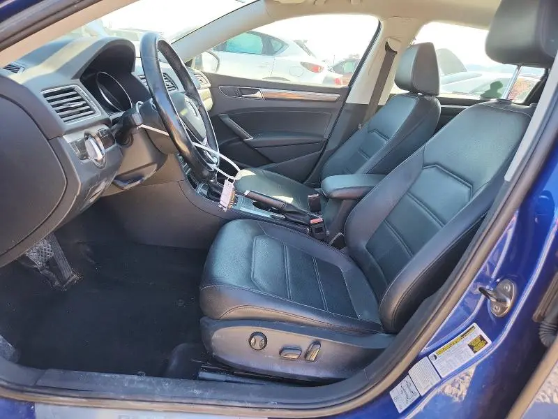 2017 VOLKSWAGEN PASSAT SE  