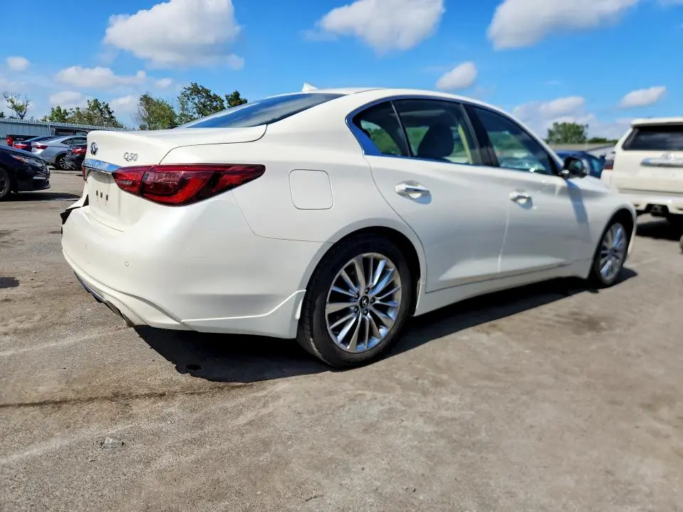2021 INFINITI Q50 LUXE  
