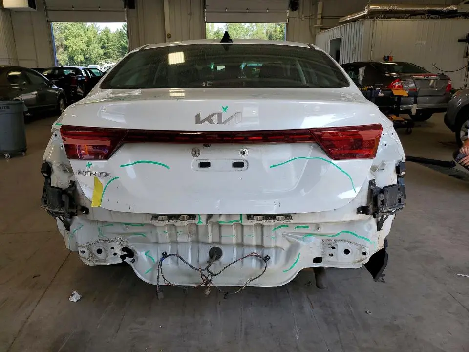2023 KIA FORTE LXS  