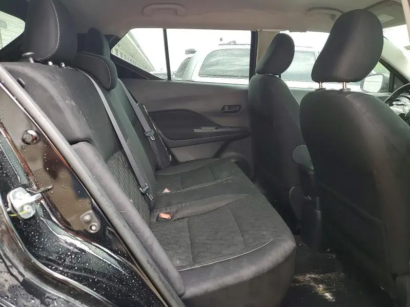 2021 NISSAN KICKS S  