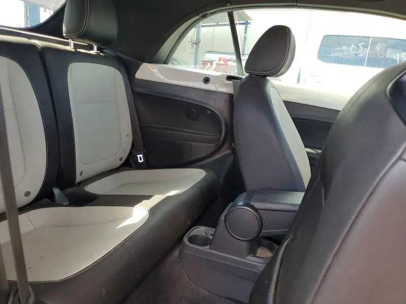2019 VOLKSWAGEN BEETLE S  