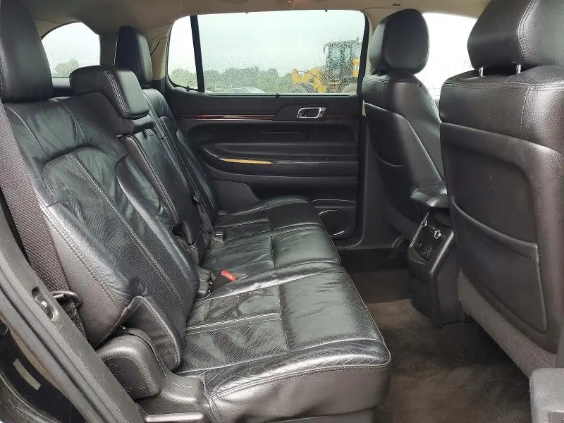 2014 LINCOLN MKT   