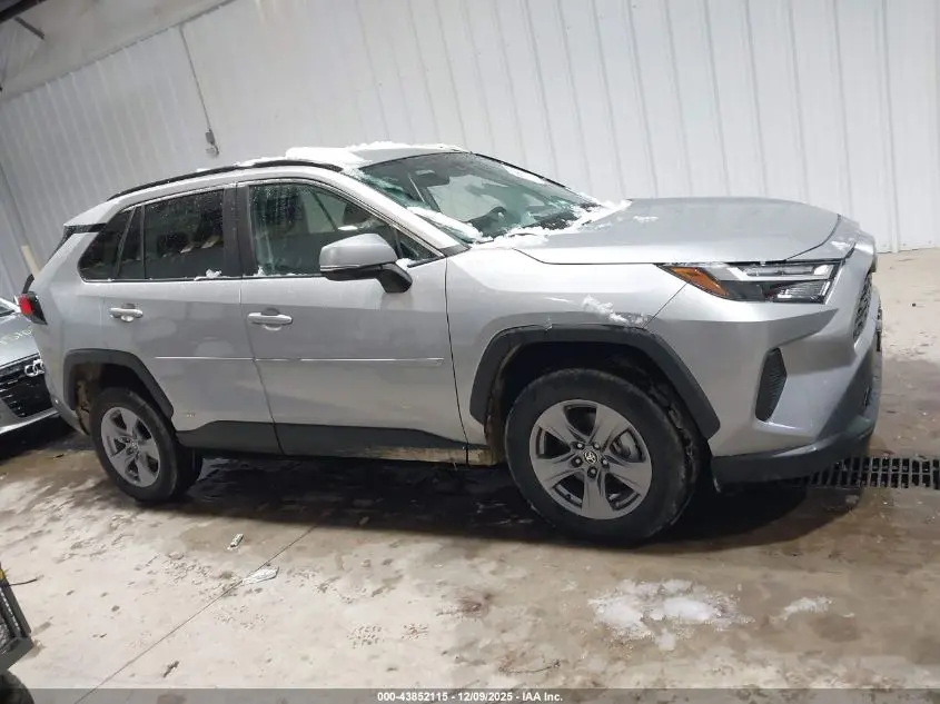 2022 TOYOTA RAV4 HYBRID XLE