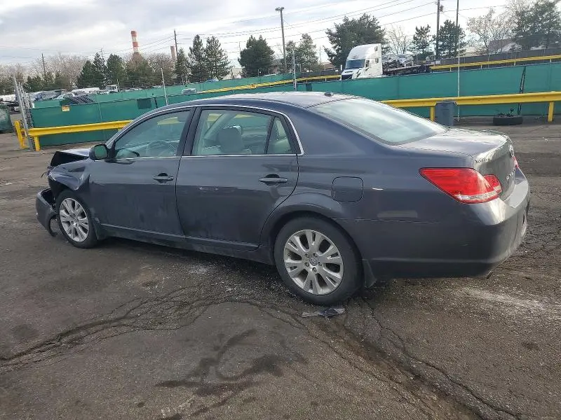 2010 TOYOTA AVALON XL  