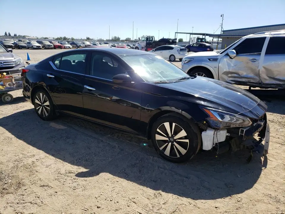 2021 NISSAN ALTIMA SV  