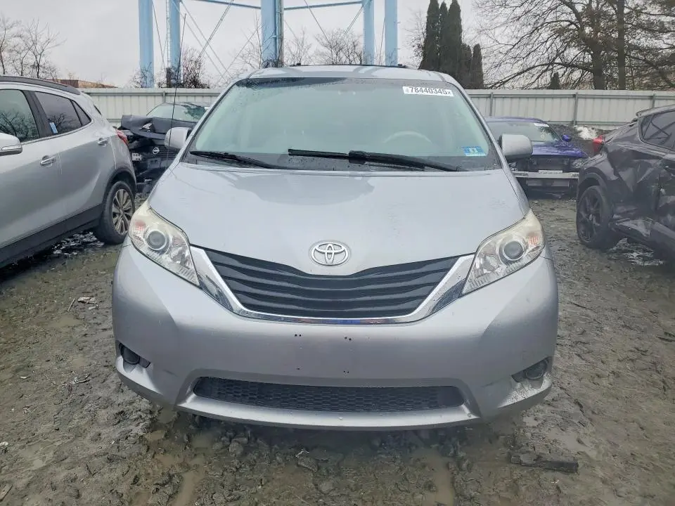 2011 TOYOTA SIENNA LE  