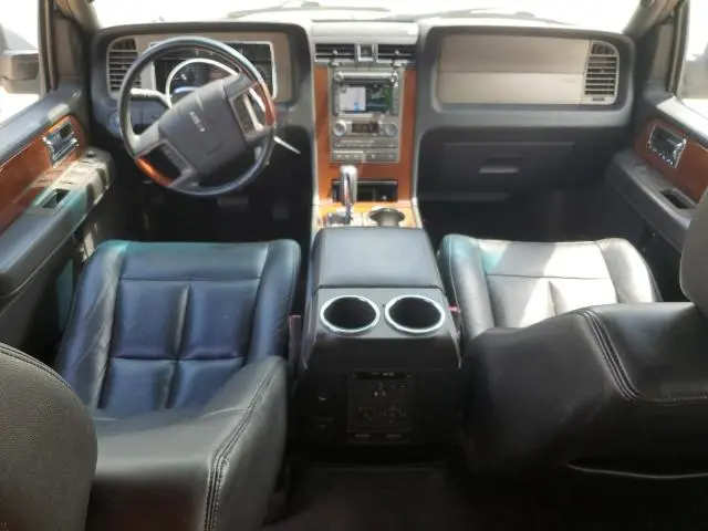 2011 LINCOLN NAVIGATOR   