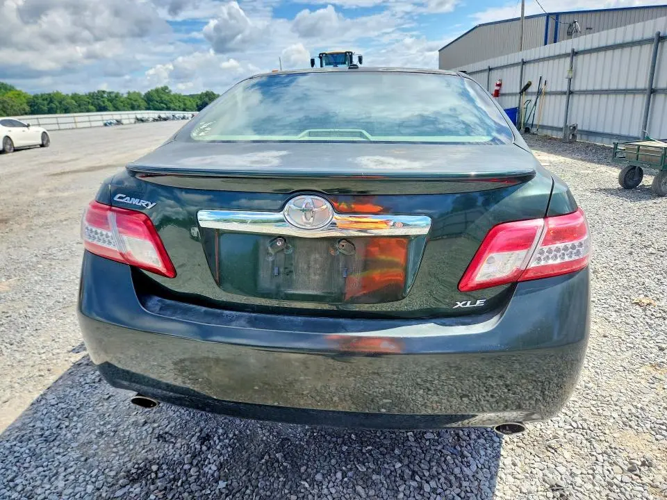 2010 TOYOTA CAMRY XLE V6  