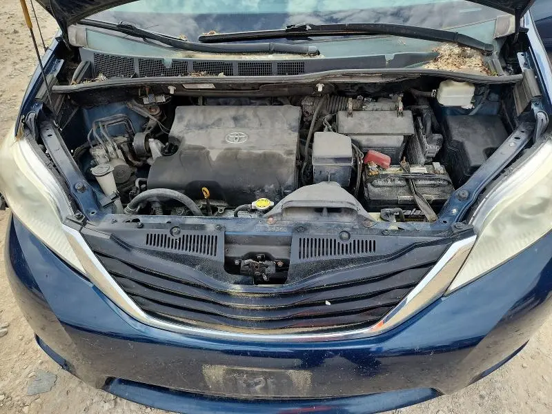 2012 TOYOTA SIENNA LE  