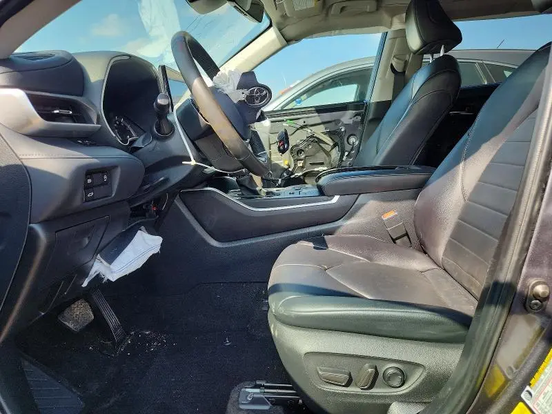2024 TOYOTA HIGHLANDER XLE  