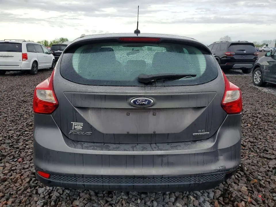2014 FORD FOCUS SE  