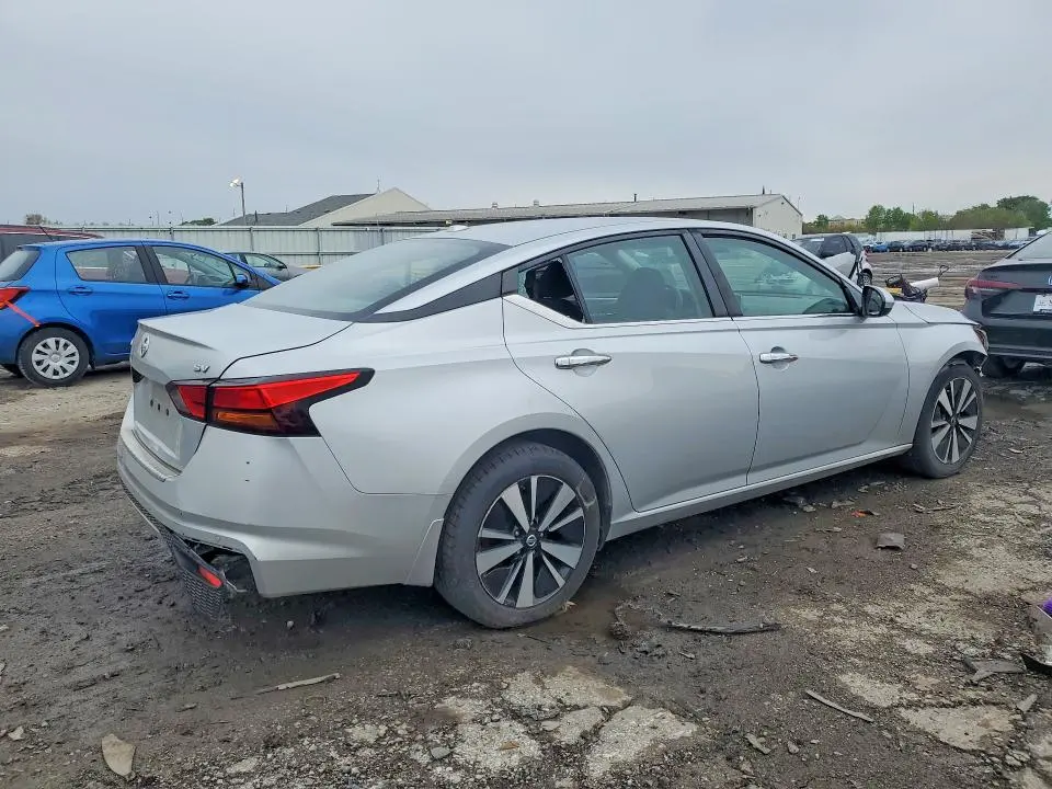2021 NISSAN ALTIMA SV  