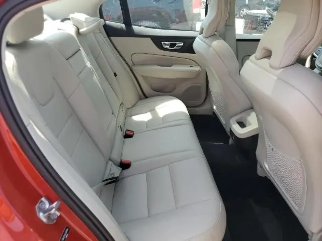 2020 VOLVO S60 T6 MOMENTUM  