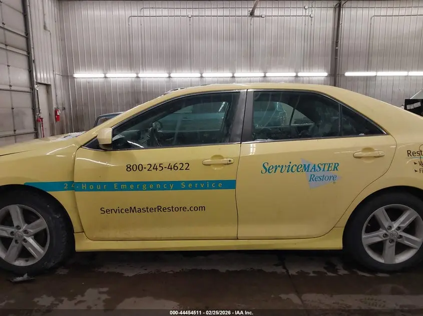 2014 TOYOTA CAMRY SE
