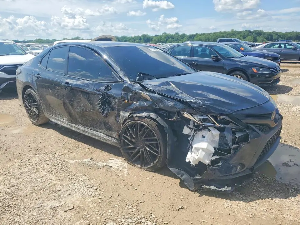2018 TOYOTA CAMRY SE  