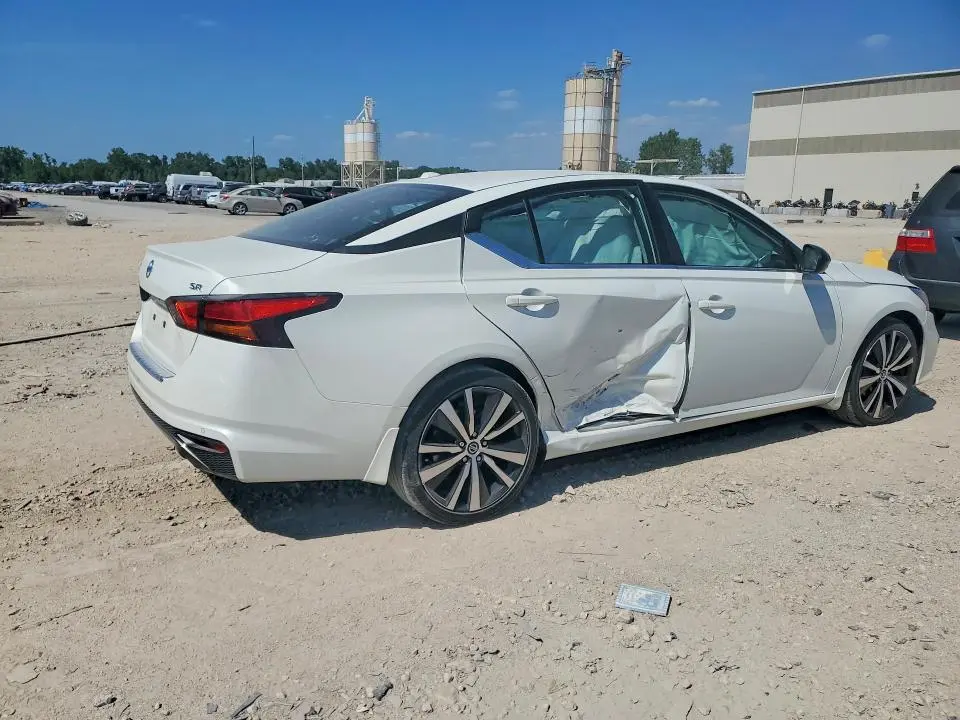 2022 NISSAN ALTIMA SR  