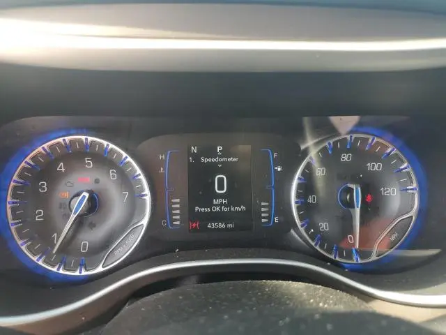 2022 CHRYSLER VOYAGER LX  