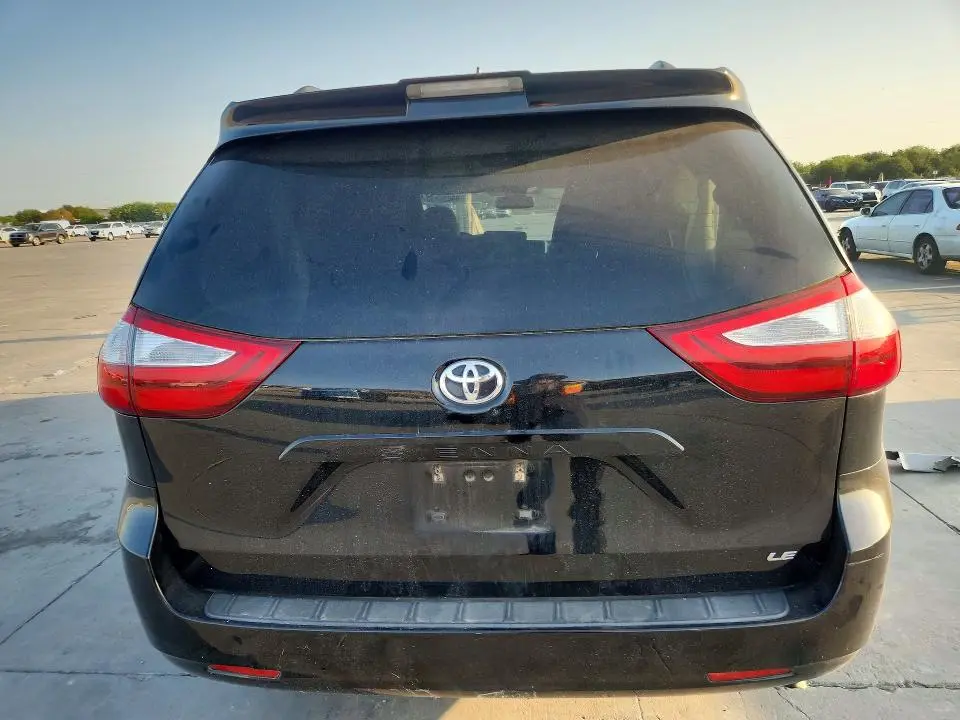 2019 TOYOTA SIENNA LE  