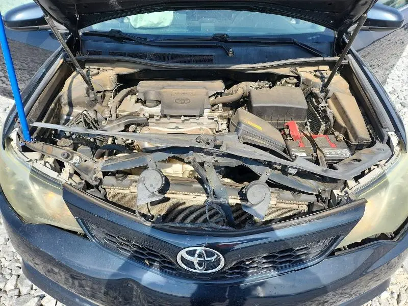 2014 TOYOTA CAMRY SE  