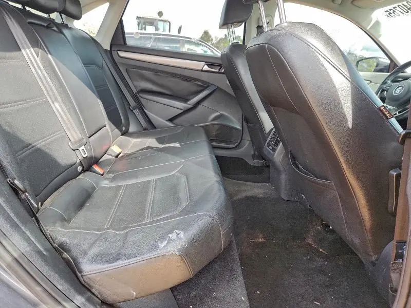 2015 VOLKSWAGEN PASSAT SE  