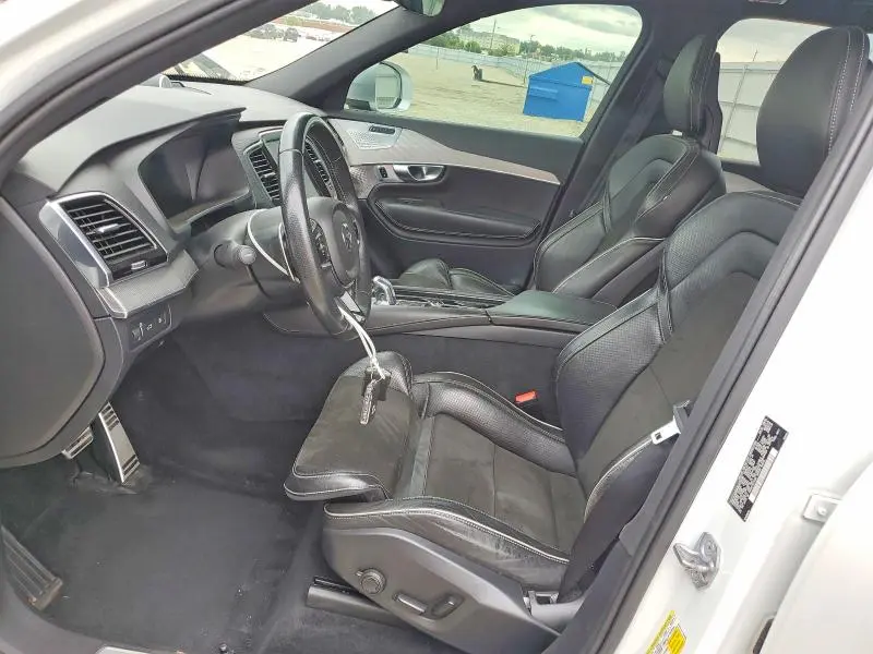 2017 VOLVO XC90 T8  