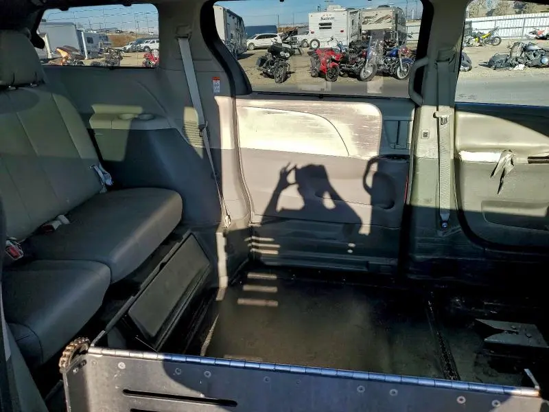 2015 TOYOTA SIENNA XLE  