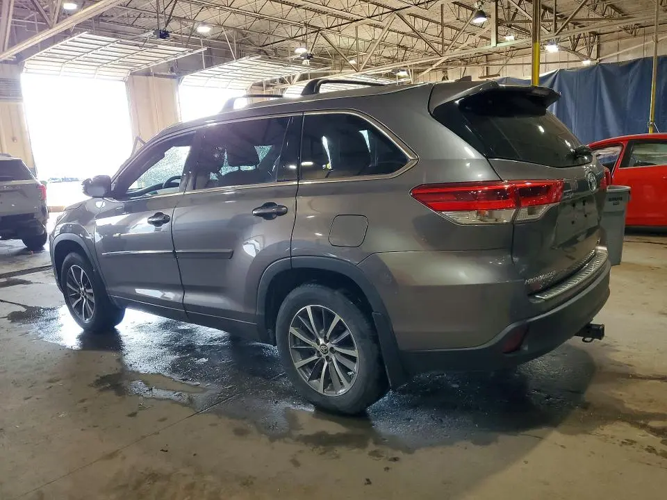 2018 TOYOTA HIGHLANDER XLE  