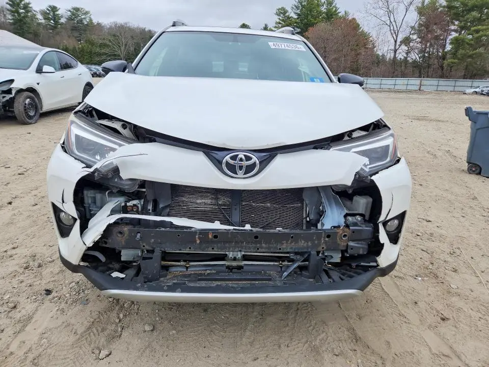 2016 TOYOTA RAV4 SE  