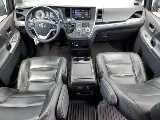 2017 TOYOTA SIENNA SE  