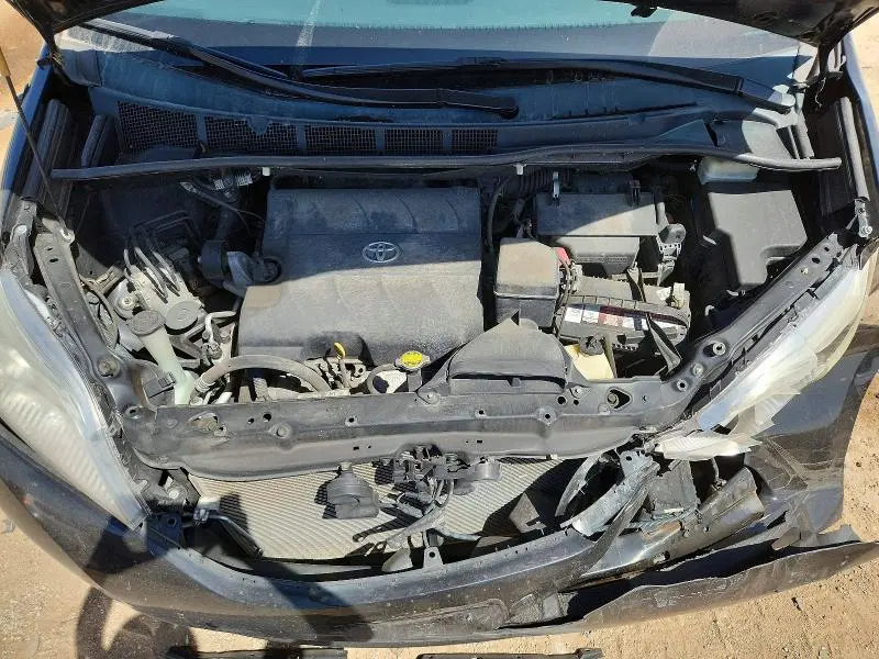 2014 TOYOTA SIENNA XLE 8-PASSENGER  