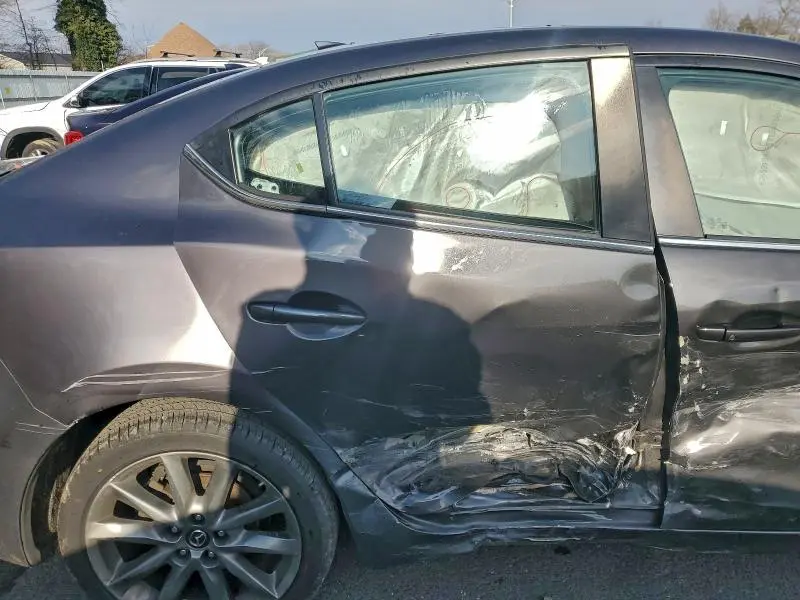 2018 MAZDA 3 TOURING  