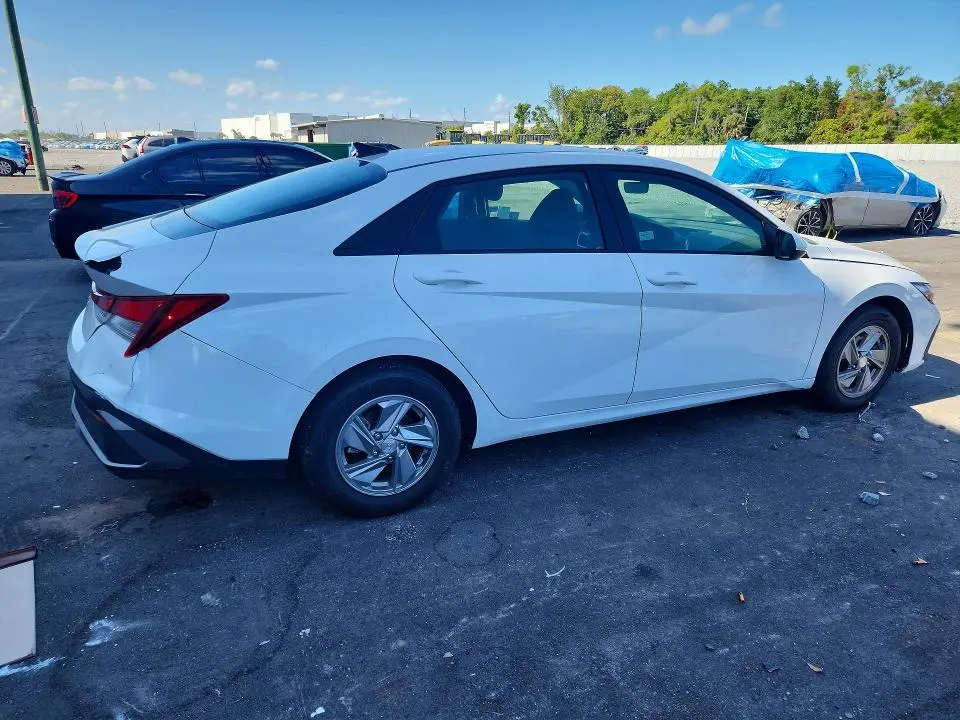 2025 HYUNDAI ELANTRA SE  