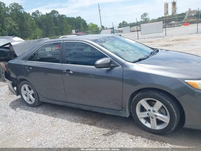 2012 TOYOTA CAMRY SE