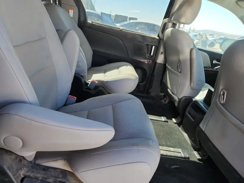 2017 TOYOTA SIENNA LIMITED 7-PASSENGER  