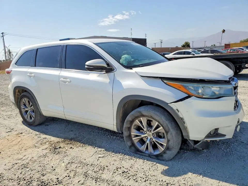 2015 TOYOTA HIGHLANDER LE PLUS  