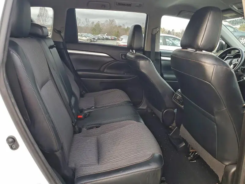 2018 TOYOTA HIGHLANDER LE  