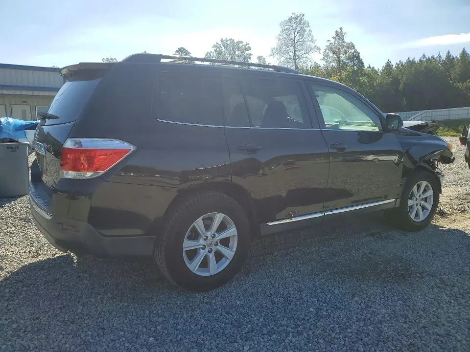 2013 TOYOTA HIGHLANDER SE  
