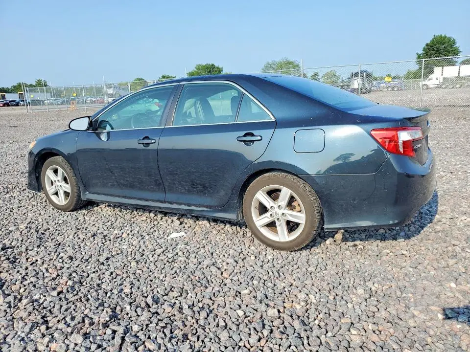 2014 TOYOTA CAMRY SE  